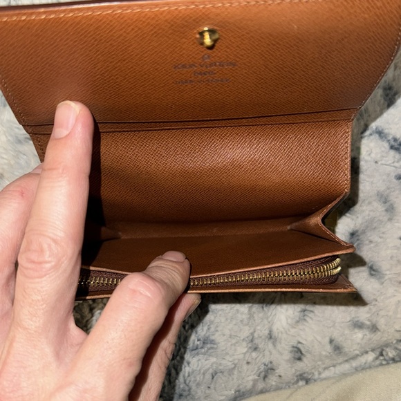 Men’s Or Women’s Louis Vuitton Super clean and Rare Vintage piece! Preloved 9/10 - Picture 7 of 17